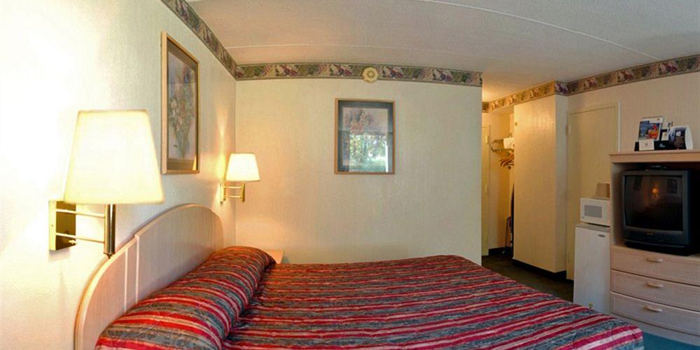 Motel 6 Henderson, TX | Avantrip