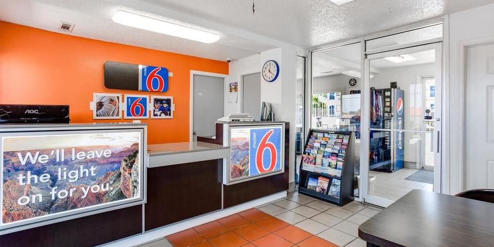 Motel 6 Fayetteville AR | Avantrip